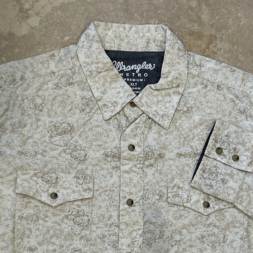 Wrangler Retro Premium Men XLT White Paisley Floral Shirt Pearl Snap Modern Fit